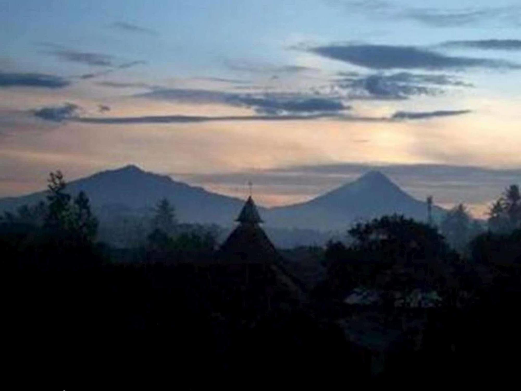 โรงแรมซารัสวาตี บุโรพุทโธ มาเกอลัง ภายนอก รูปภาพ